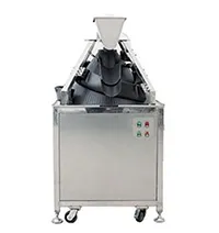 3.Roll the dough into a ball